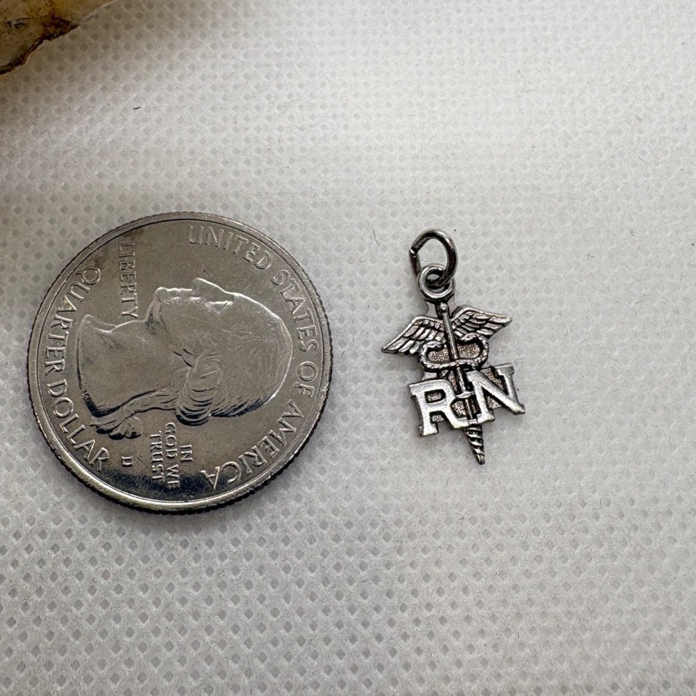 Vintage Sterling Silver RN Nurse Caduceus Charm Pendant Medical Jewelry 0.81g - Picture 4 of 6